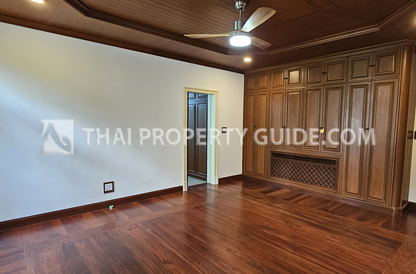 House with Private Pool in Nichada Thani 